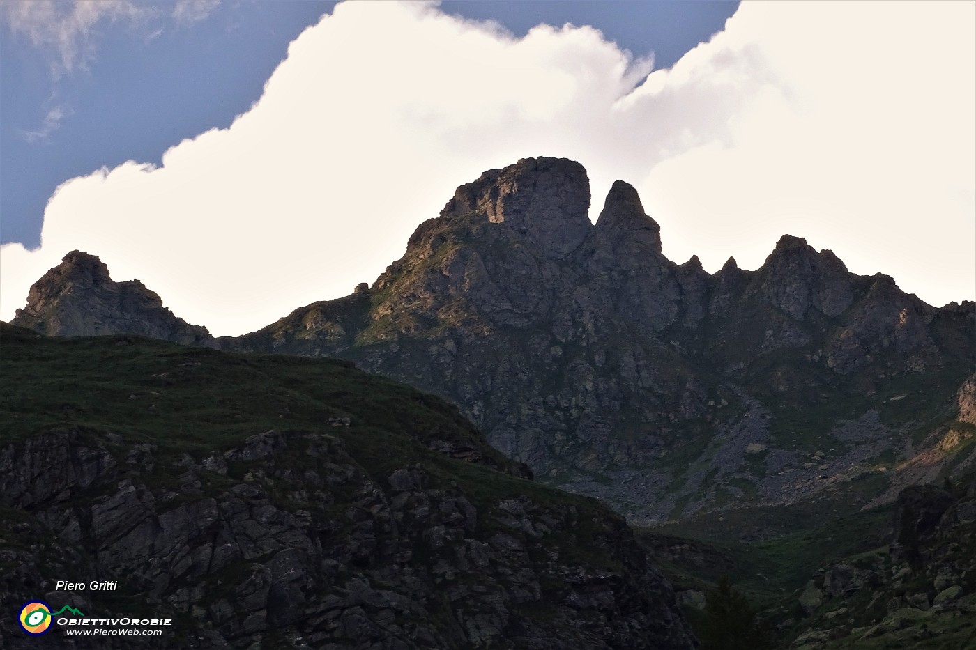 100 Dalla Casera Valletto zoom verso il Valletto nella luce del tramonto.JPG